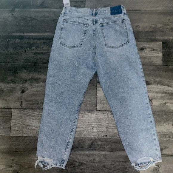 Abercrombie & Fitch The Mom High Rise Jeans - Picture 2 of 9